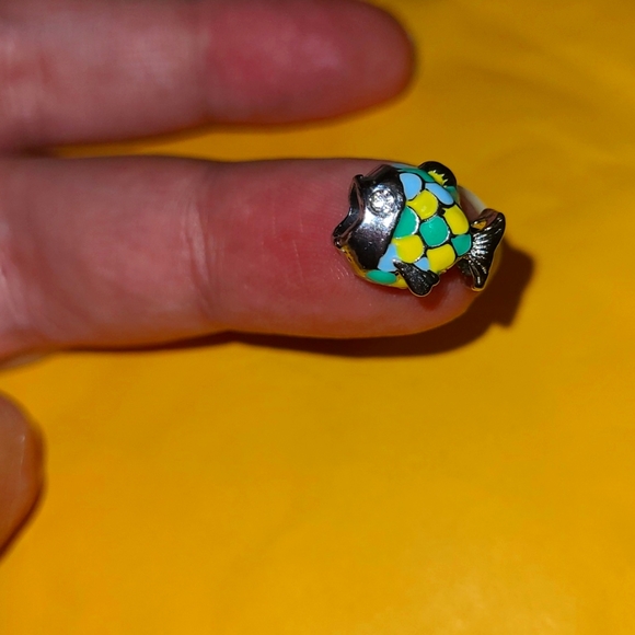 Fish Charm ❤️ - Picture 2 of 5